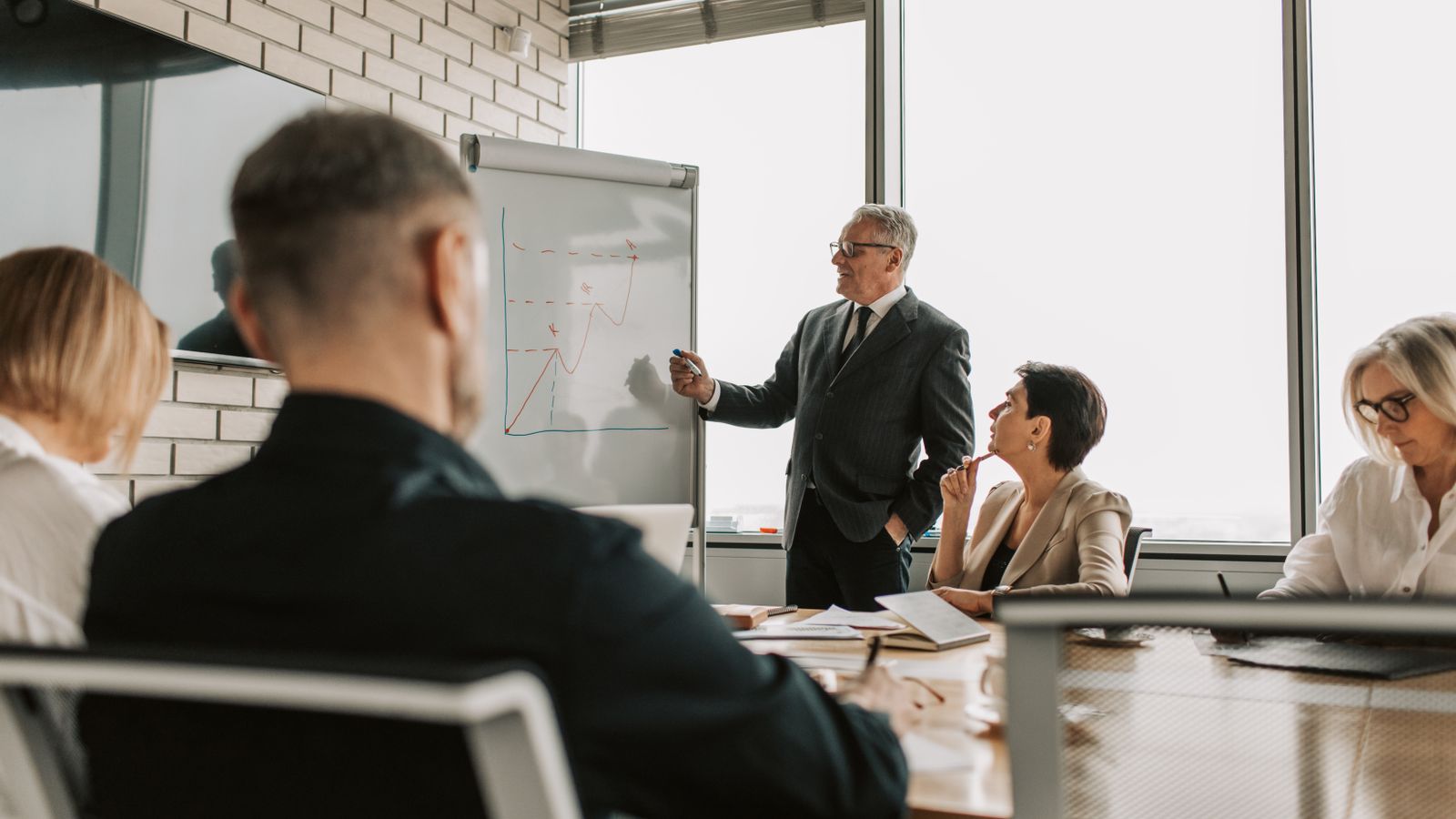 Como construir um dashboard executivo que ajude a decidir — e não apenas mostrar números